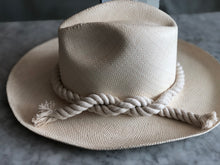 Cargar imagen en el visor de la galería, SOMBRERO CRUDO