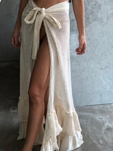 Cargar imagen en el visor de la galería, PAREO OLANES MON AMOUR BLACK