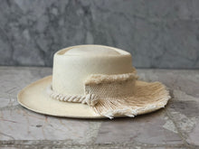 Cargar imagen en el visor de la galería, SOMBRERO BALÁFIA