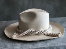 Cargar imagen en el visor de la galería, SOMBRERO CRUDO