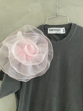 Cargar imagen en el visor de la galería, Flower Bomb T-shirt
