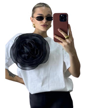 Cargar imagen en el visor de la galería, Flower Bomb T-shirt
