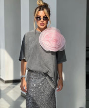 Cargar imagen en el visor de la galería, Flower Bomb T-shirt
