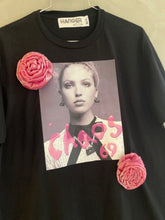 Cargar imagen en el visor de la galería, Chaos flowers T-shirt

