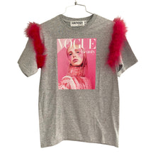 Cargar imagen en el visor de la galería, Vogue Beauty T-shirt
