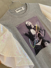Cargar imagen en el visor de la galería, Issue 19 T-shirt
