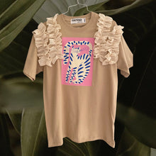 Cargar imagen en el visor de la galería, Cat T-shirt
