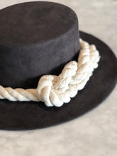 Cargar imagen en el visor de la galería, SOMBRERO UBUNTU
