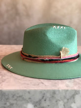 Cargar imagen en el visor de la galería, Sombrero HAÍM
