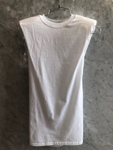 Cargar imagen en el visor de la galería, T-shirt Hombrera blanca
