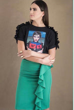 Cargar imagen en el visor de la galería, YOU KNOW ME T-SHIRT
