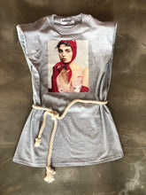 Cargar imagen en el visor de la galería, T-shirt hombreras con estampado
