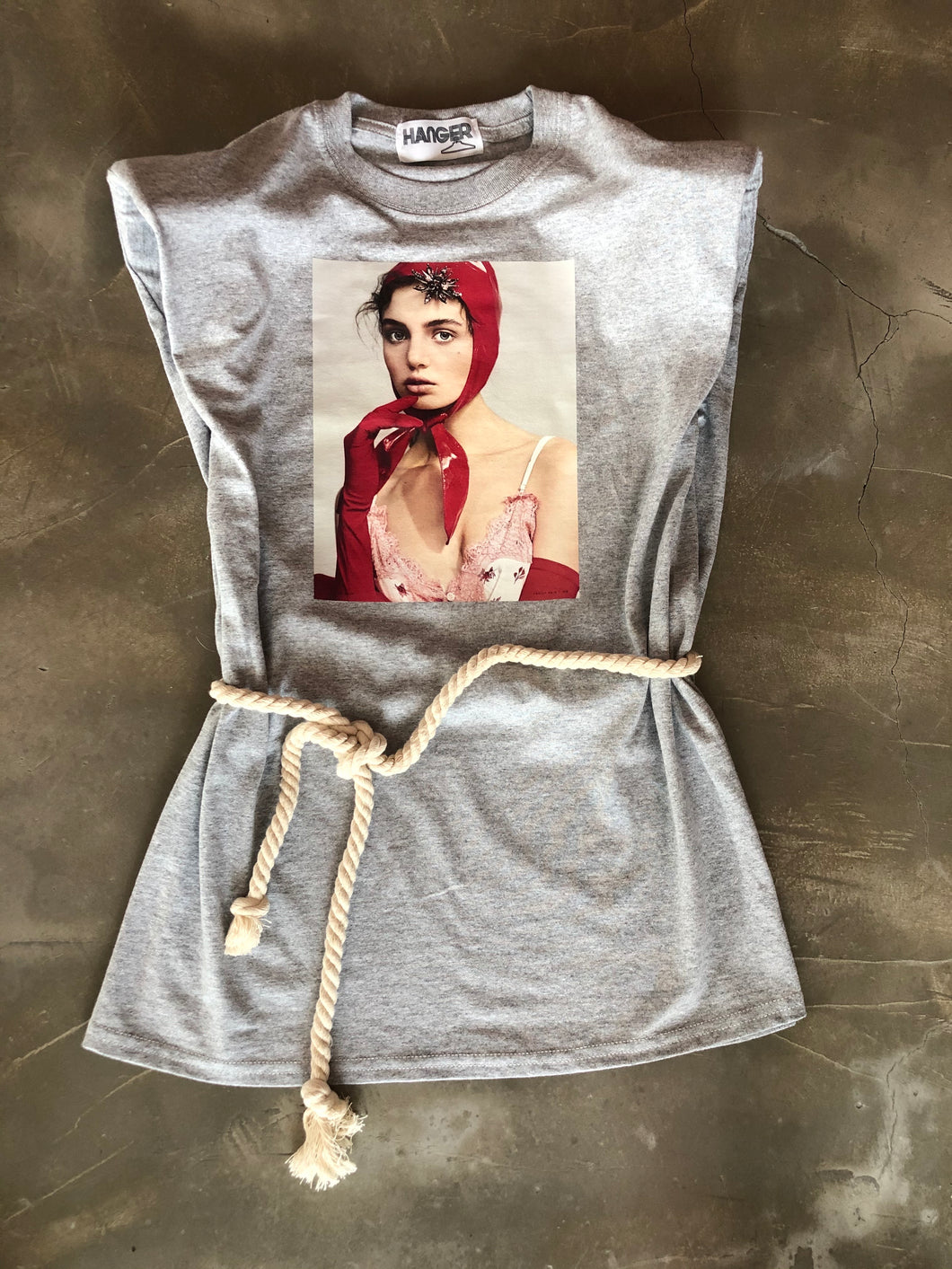 T-shirt hombreras con estampado