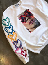 Cargar imagen en el visor de la galería, SUDADERA COLOR HEARTS
