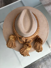 Cargar imagen en el visor de la galería, SOMBRERO COQUI COQUI
