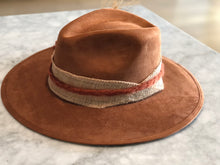 Cargar imagen en el visor de la galería, SOMBRERO ILLUMINATI
