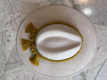 Cargar imagen en el visor de la galería, SOMBRERO KUMAL
